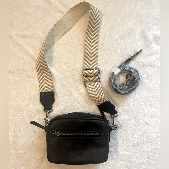 Camera Crossbody bag with straps; Universal Thread, black - Picture 1 of 10